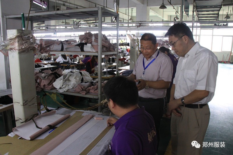 以智能制造助力郑州服装腾飞——市工信委领导调研服装智能制造企业侧记